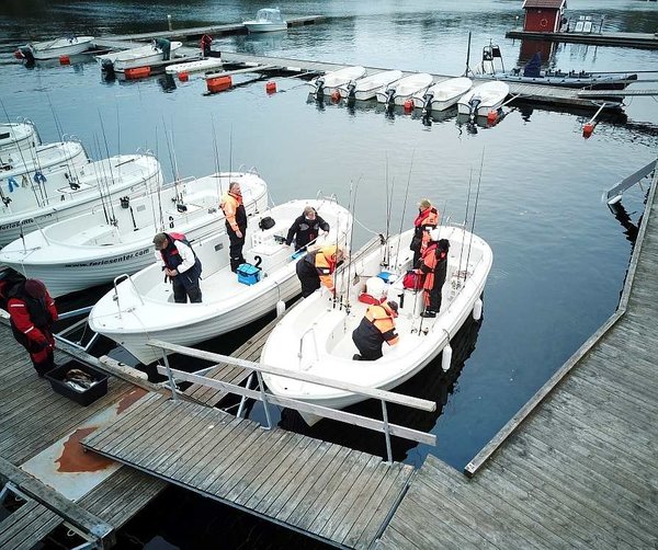 Mit dem ersten Licht wurden am Sonntag die Boote für die erste Ausfahrt beladen